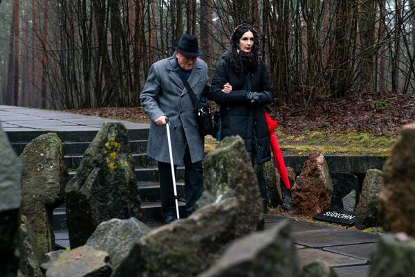 Памятное мероприятие на мемориале Бикерниеки, посвященное Международному дню памяти жертв Холокоста - Sputnik Latvija