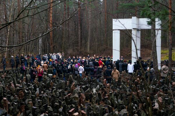 Памятное мероприятие на мемориале Бикерниеки, посвященное Международному дню памяти жертв Холокоста - Sputnik Latvija
