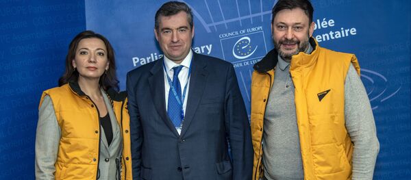 Глава Sputnik Эстония Елена Черышева, председатель комитета ГД РФ по международным делам Леонид Слуцкий и исполнительный директор МИА Россия сегодня Кирилл Вышинский (слева направо) на полях сессии ПАСЕ Глава Sputnik Эстония Елена Черышева, председатель комитета ГД РФ по международным делам Леонид Слуцкий и исполнительный директор МИА Россия сегодня Кирилл Вышинский (слева направо) на полях сессии ПАСЕ - Sputnik Latvija