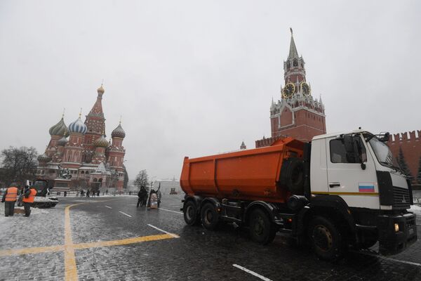 Снегоуборочная техника на Красной площади в Москве - Sputnik Латвия