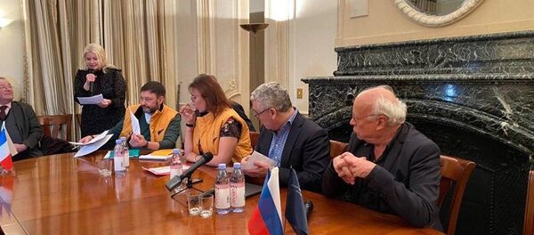 Исполнительный директор МИА Россия сегодня Кирилл Вышинский и руководитель Sputnik Эстония Елена Черышева участвуют в дебатах на площадке франко-российского диалога в Париже Исполнительный директор МИА Россия сегодня Кирилл Вышинский и руководитель Sputnik Эстония Елена Черышева участвуют в дебатах на площадке франко-российского диалога в Париже - Sputnik Latvija