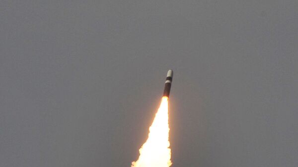 Запуск ракеты Trident II D-5 с подлодки USS West Virginia - Sputnik Latvija