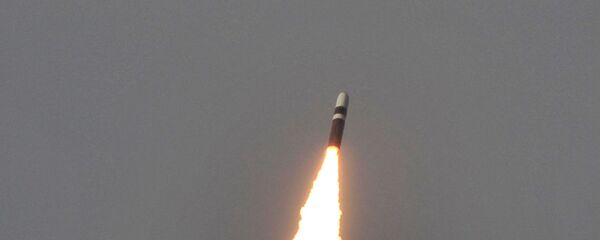 Запуск ракеты Trident II D-5 с подлодки USS West Virginia Запуск ракеты Trident II D-5 с подлодки USS West Virginia - Sputnik Latvija