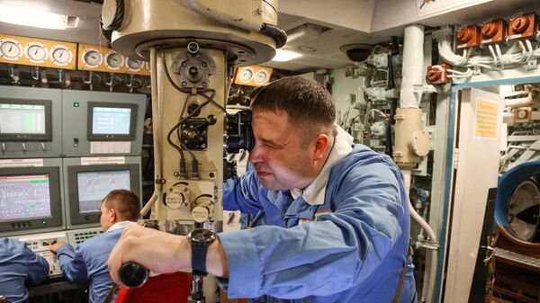 Старший помощник командира корабля на центральном посту атомной подводной лодки К-535 Юрий Долгорукий - Sputnik Латвия