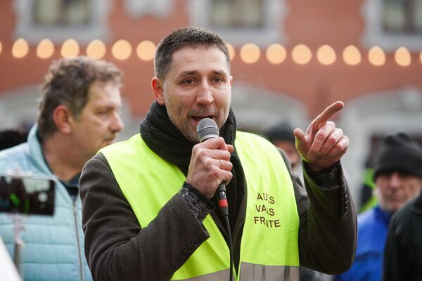 Митинг против бедности в Риге: Латвию назвали фашистским государством - Sputnik Латвия