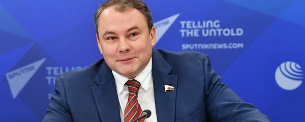 Заместитель председателя Госдумы РФ, руководитель делегации РФ в ПАСЕ, вице-спикер ПАСЕ Петр Толстой - Sputnik Латвия