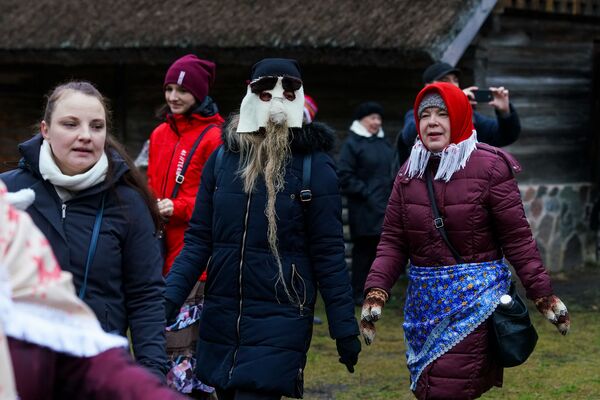 В Риге отметили латышский народный праздник Метени, проводы зимы и встречу весны. - Sputnik Латвия