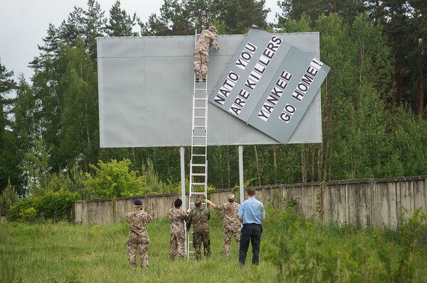 Час икс в Даугавпилсе: что думают о крупнейшем полигоне НАТО в Латгалии политики и жители - Sputnik Латвия