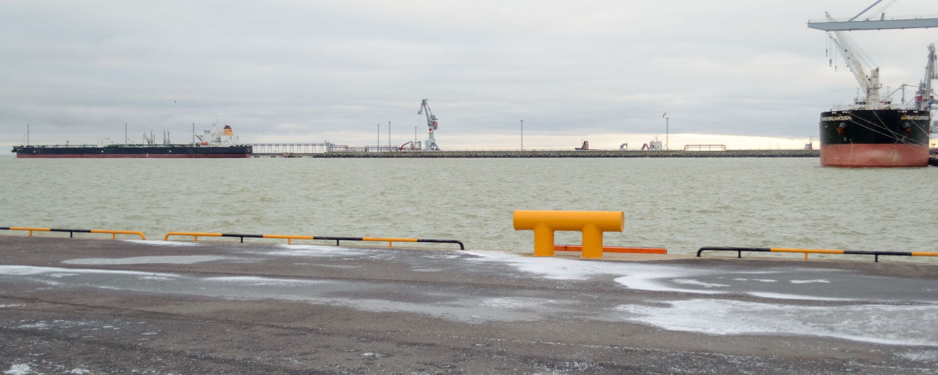 Порт Силламяэ называют морскими воротами Ида-Вирумаа - Sputnik Латвия, 1920, 02.05.2021