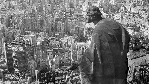 Дрезден, 1945 год, вид с ратуши на разрушенный город - Sputnik Латвия