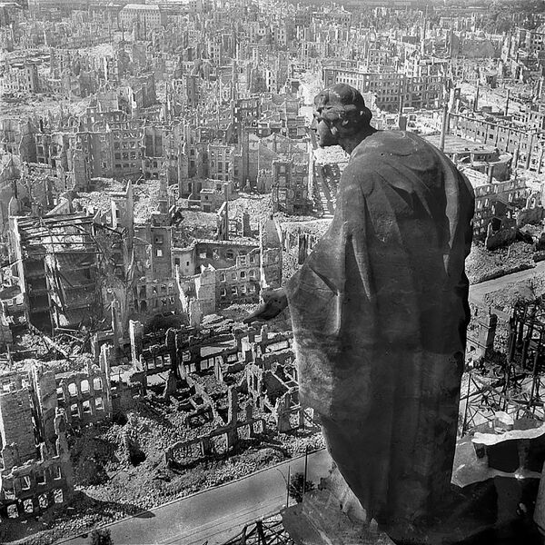 Дрезден, 1945 год, вид с ратуши на разрушенный город - Sputnik Латвия