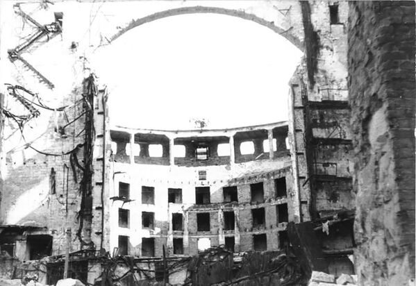 Разрушенный оперный театр. Фото из немецких архивов, 1945 год - Sputnik Латвия