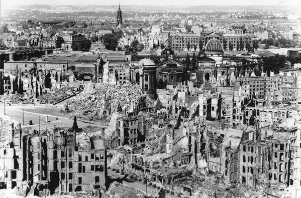 Вид разрушений. Фото из немецких архивов, 1945 год - Sputnik Латвия
