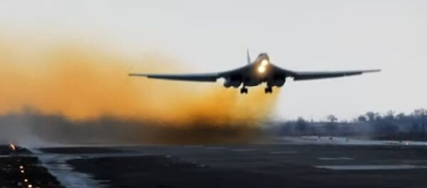 Минобороны России опубликовало уникальные кадры учений стратегических ракетоносцев Ту-160 Минобороны России опубликовало уникальные кадры учений стратегических ракетоносцев Ту-160 - Sputnik Латвия