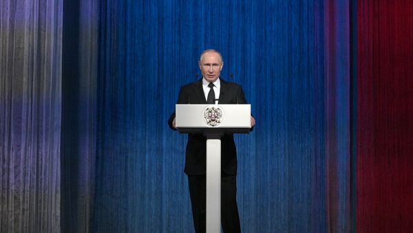 Президент РФ В. Путин посетил концерт, посвященный Дню защитника Отечества - Sputnik Латвия