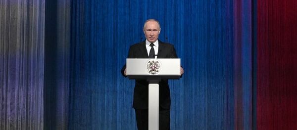 Президент РФ В. Путин посетил концерт, посвященный Дню защитника Отечества - Sputnik Латвия