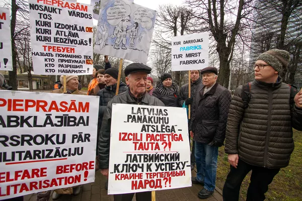 Где работает Пабрикс, там умирают фабрики: НАТО делает бедных еще беднее Где работает Пабрикс, там умирают фабрики: НАТО делает бедных еще беднее - Sputnik Латвия