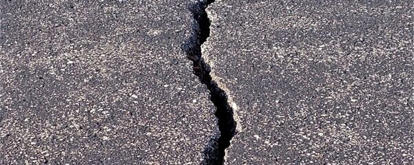 Ielu seguma postījumi pēc zemestrīces Ielu seguma postījumi pēc zemestrīces - Sputnik Latvija