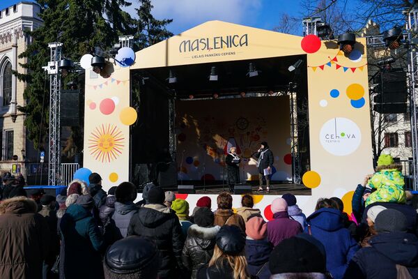 Масленицу - праздник предчувствия весны и новой жизни - отметили в Риге - Sputnik Латвия