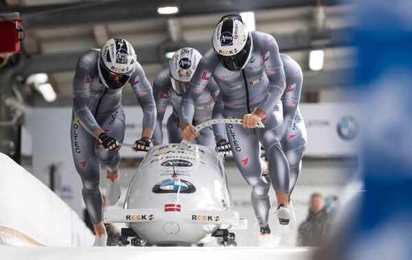 Бобслейный сезон завершен: Киберманис сразу за чертой призеров - Sputnik Латвия