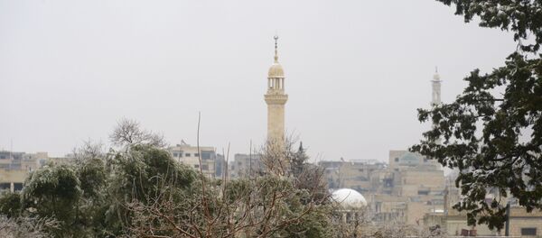 Мечеть в недавно освобожденном сирийском Маарет-эн-Нуумане (провинция Идлиб). - Sputnik Latvija