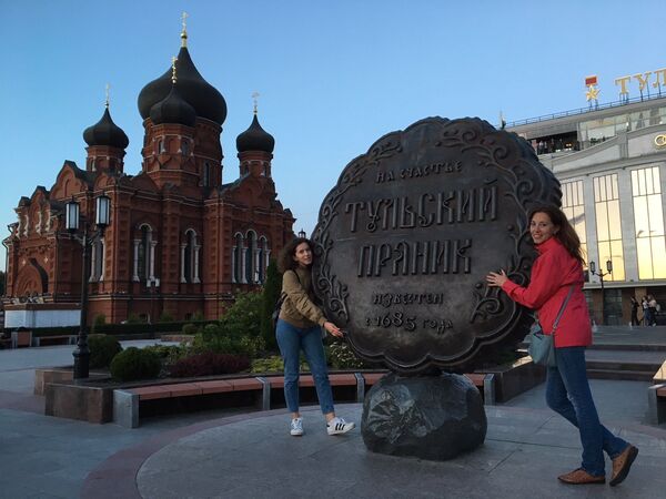 На главной площади, носящей имя Ленина, установлен бронзовый памятник знаменитому тульскому прянику с надписью На счастье. Один из символов города известен с 1685 года - Sputnik Латвия