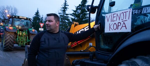 Протестующий во время акции против административно-территориальной реформы 5 марта 2020 года - Sputnik Латвия