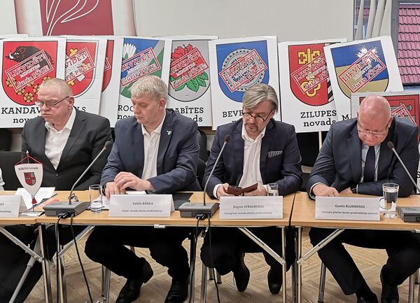 Тракторная Атмода началась: власть - народу, а не сотне людей в Риге - Sputnik Латвия