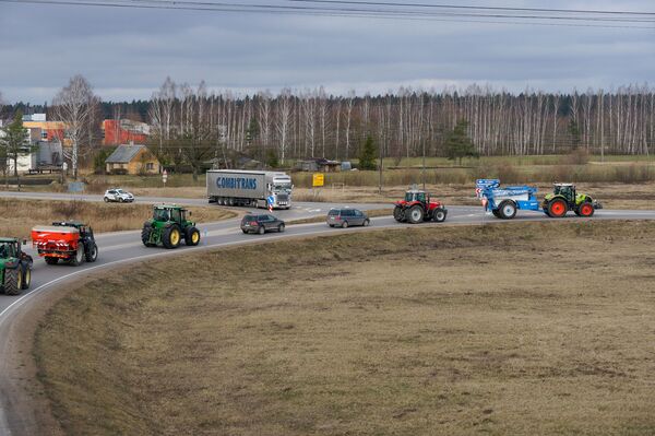 Тракторная Атмода началась: власть - народу, а не сотне людей в Риге - Sputnik Латвия