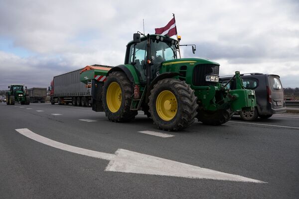 Тракторная Атмода началась: власть - народу, а не сотне людей в Риге - Sputnik Латвия