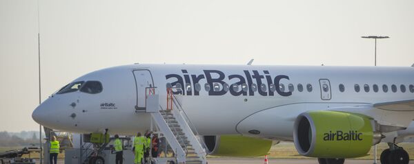 Самолет Airbus A220-300 авиакомпании airBaltic Самолет Airbus A220-300 авиакомпании airBaltic - Sputnik Latvija