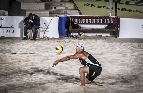 После двух отмененных турниров Самойлов и Шмединьш сыграли в Катаре - Sputnik Латвия