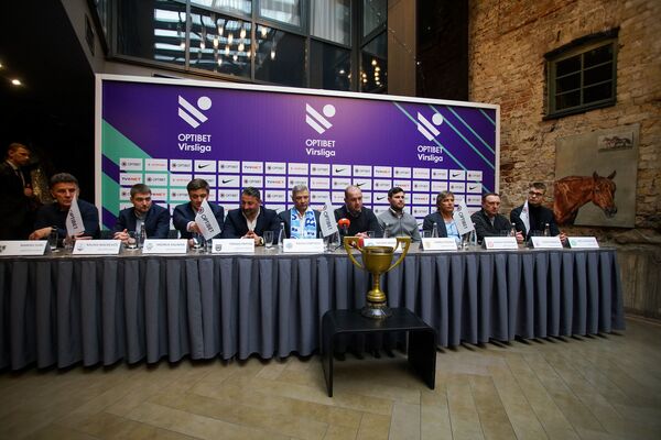 Высшая лига на низком старте: много легионеров, мало перспектив - Sputnik Латвия