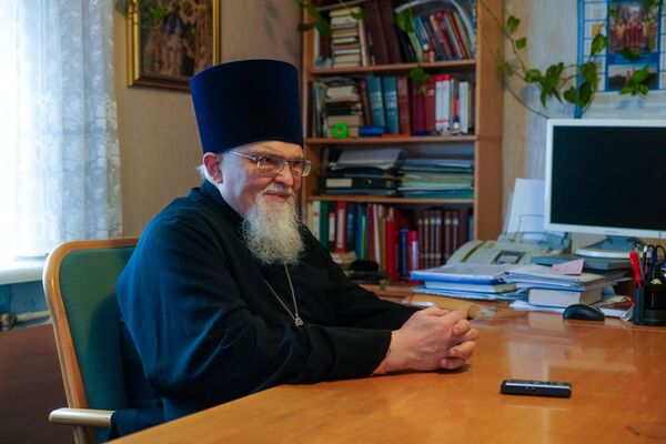 В православие всем лютеранским приходом: истории латышей, сменивших веру - Sputnik Латвия