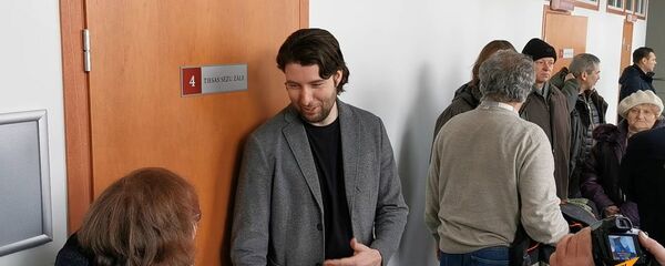 Дело об оккупации Латвии: активист РСЛ Александр Филей в суде - YouTube - Sputnik Латвия