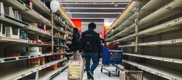 Пустые полки в супермаркете - Sputnik Латвия