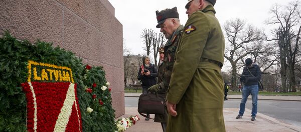 Возложение цветов к памятнику Свободы в Риге 16 марта 2020 года  - Sputnik Latvija