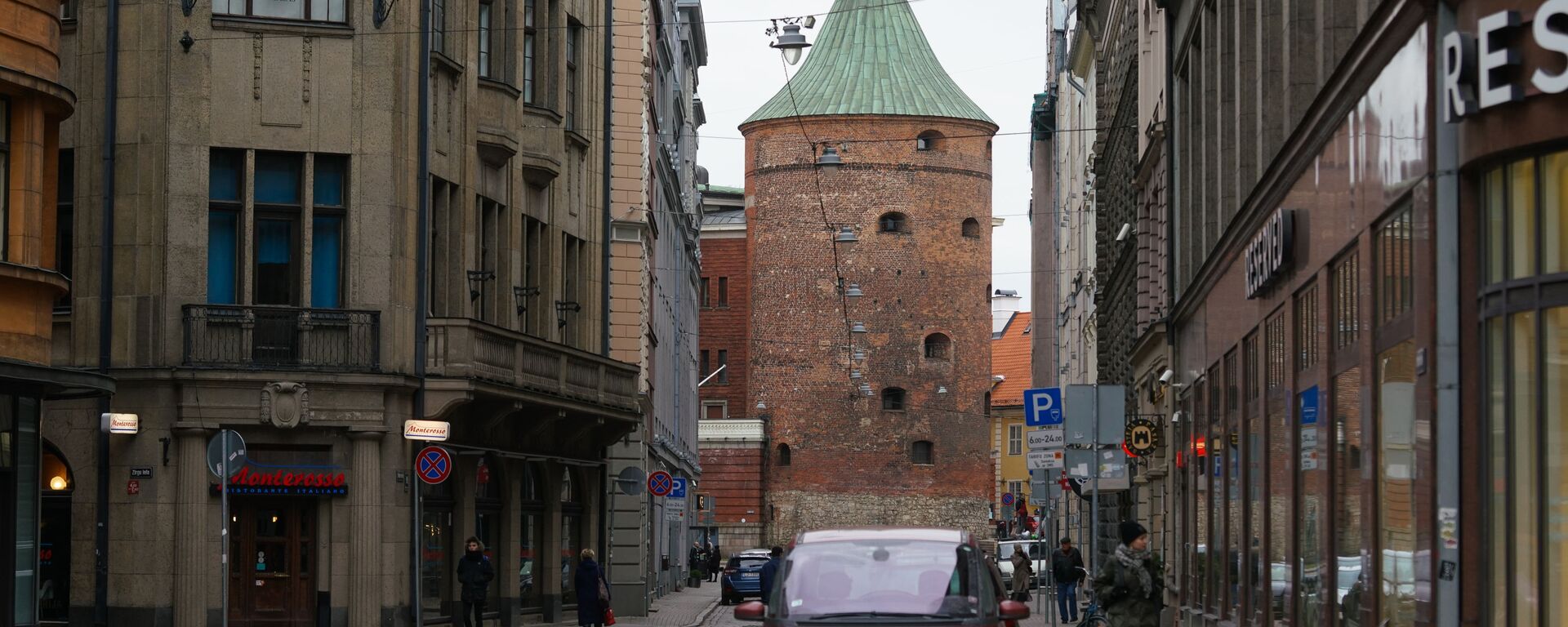 Пороховая башня и улица Вальню в Риге - Sputnik Латвия, 1920, 13.08.2021