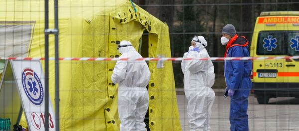 В Латвийском центре инфектологии развернута мобильная лаборатория для сдачи анализов на коронавирус - Sputnik Латвия