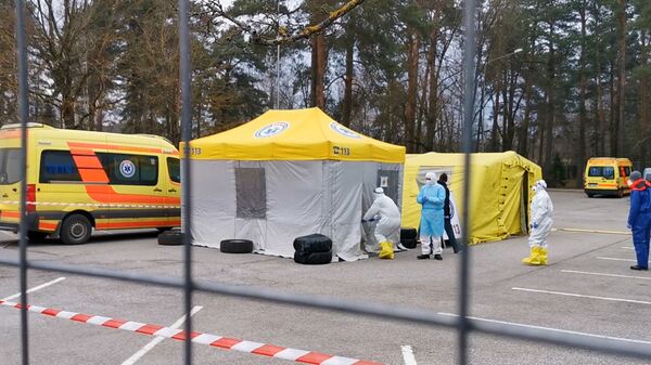 В Латвии открыли горячую линию: куда звонить в случае подозрений на коронавирус - Sputnik Латвия