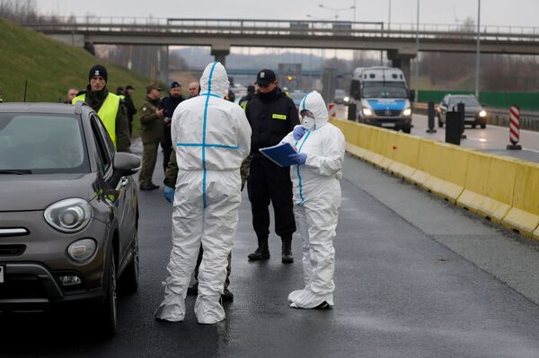 Польше указали на место - гуманитарный коридор превратился в катастрофу - Sputnik Латвия