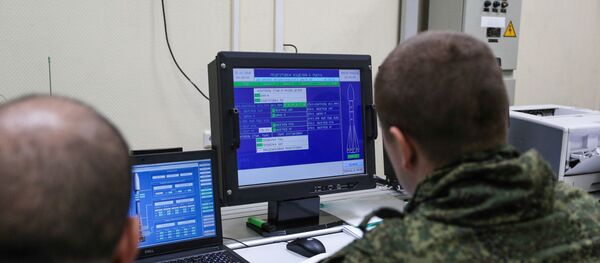 Запуск ракеты Союз-2 со спутником военного назначения с космодрома Плесецк Запуск ракеты Союз-2 со спутником военного назначения с космодрома Плесецк - Sputnik Latvija