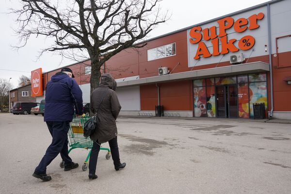 Трагедия на границе: латыши сидят без врачей в Валге, эстонцы - без дешевой водки в Валке - Sputnik Латвия