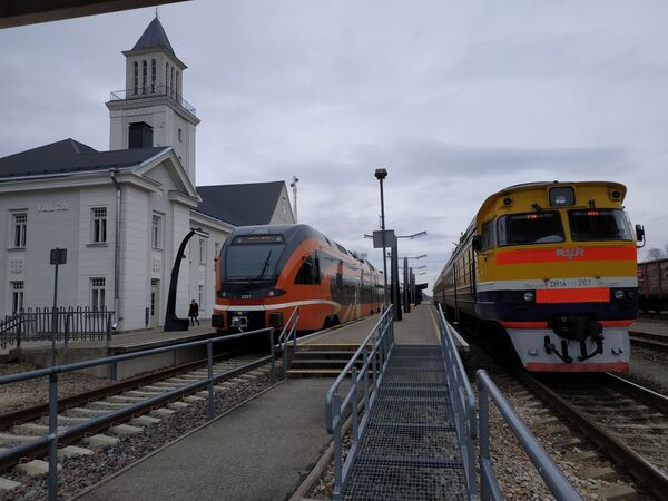 Трагедия на границе: латыши сидят без врачей в Валге, эстонцы - без дешевой водки в Валке - Sputnik Латвия