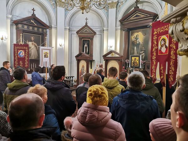 Хорошо, что латышский не нужен: как в Латвии устроились украинские гастарбайтеры - Sputnik Латвия