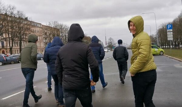 Хорошо, что латышский не нужен: как в Латвии устроились украинские гастарбайтеры - Sputnik Латвия