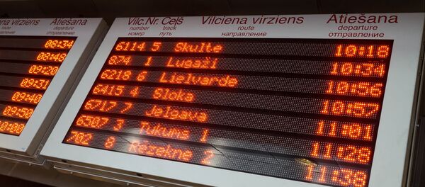 Информационное табло отправления поездов на железнодорожной станции Рига - Sputnik Латвия