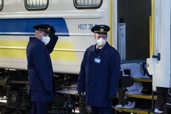 Дипломатическая миссия выполнена: как Рига и Киев менялись репатриантами - Sputnik Латвия