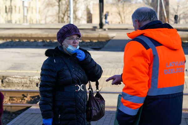 Дипломатическая миссия выполнена: как Рига и Киев менялись репатриантами - Sputnik Латвия