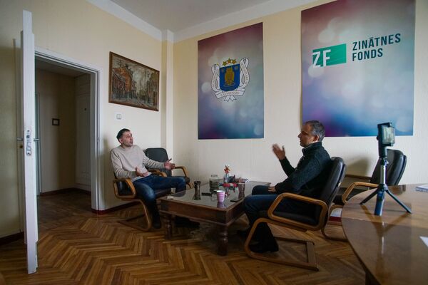 Чтобы граждане возвращались в Латвию, нужно выйти из ЕС: Еремеев о будущем страны Чтобы граждане возвращались в Латвию, нужно выйти из ЕС: Еремеев о будущем страны - Sputnik Латвия